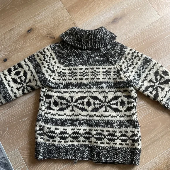 Cowichan Sweater - Picture 7 of 7